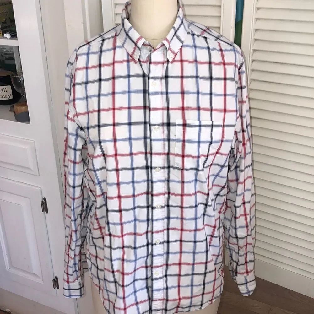 Classic Cotton Check Print Slim Fit Shirt. Buttoned neck. Extra buttons.